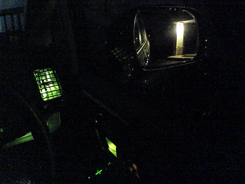 室内緑化計画。 【運転席トレイに照明】 映り込み検証